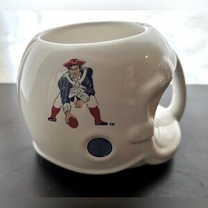 Vintage NFL New England Patriots Football helmet mug. 1986